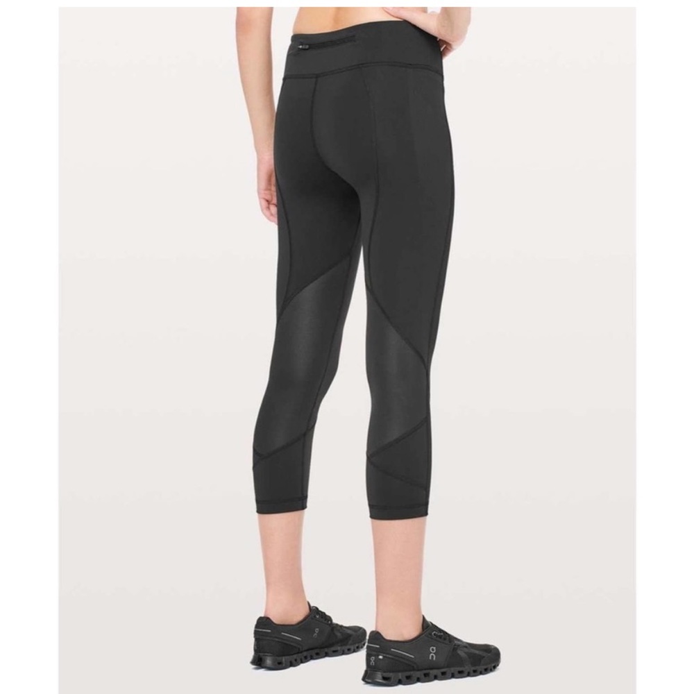 Lululemon Pace Rival Crop *Full-On Luxtreme 22"
Black Leggings